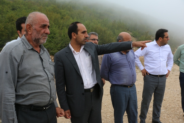 بازدید میدانی فرماندار نکا از جاده نکا - دامغان