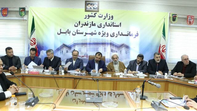 مرکبات روی درختان و برنج در شالیکوبی‌ها دپو شده است