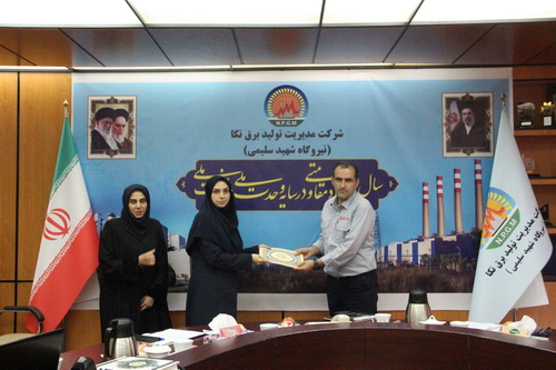 بمناسبت هفته عفاف و حجاب:   از بانوی نمونه عفاف و حجاب نيروگاه نكا تجليل شد